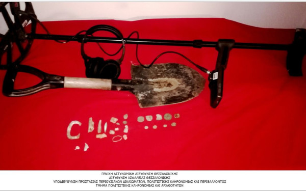 Καβάλα: Τον τσάκωσαν με ανιχνευτή μετάλλων και φτυάρι σε αρχαιολογικό χώρο στους Φιλίππους (φωτ.)