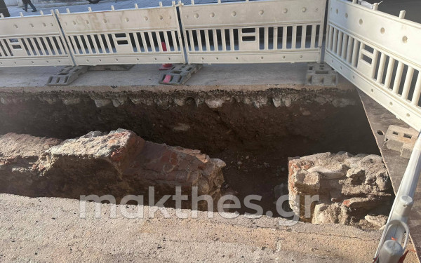 Θεσσαλονίκη: Έργα της ΕΥΑΘ αποκάλυψαν τοιχίο στην Ίωνος Δραγούμη - Δείτε φωτογραφίες