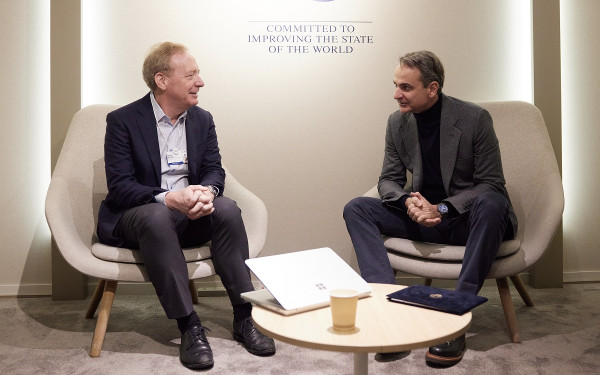 Νταβός: Τι συζήτησε ο Μητσοτάκης με τον πρόεδρο της Microsoft