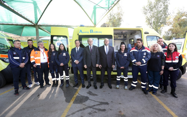 Παράδοση 10 νέων ασθενοφόρων στο ΕΚΑΒ από το υπουργείο Εθνικής Οικονομίας και Οικονομικών