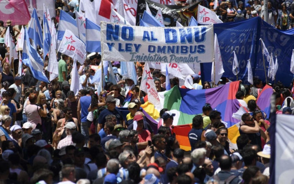 «Οργανωμένος αντιμιλεϊσμός» στην Αργεντινή: Μεγάλη απεργιακή κινητοποίηση εναντίον της λιτότητας του ακραίου φιλελεύθερου νέου προέδρου