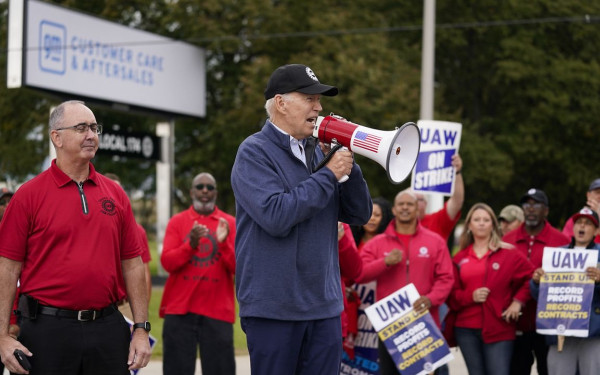 ΗΠΑ: Κορυφαία στελέχη των Δημοκρατικών καλούν τον Mπάιντεν να αποχωρήσει