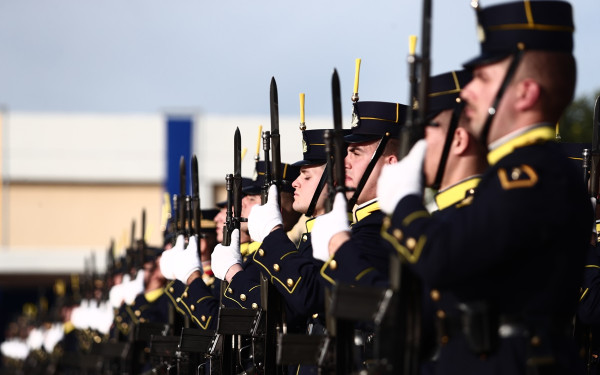 Στο ΦΕΚ η αύξηση των αποδοχών μαθητών των Σχολών των Ενόπλων Δυνάμεων και η αύξηση των «νυχτερινών» για τους ένστολους