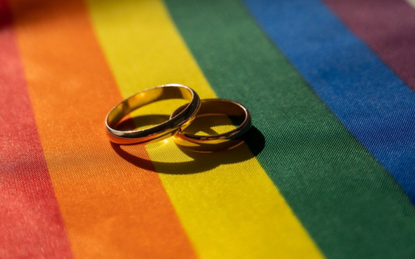 Δημοσκόπηση Marc: 54,8% «ναι» στον γάμο των ομόφυλων και 52,9% στην υιοθεσία από ομόφυλα ζευγάρια