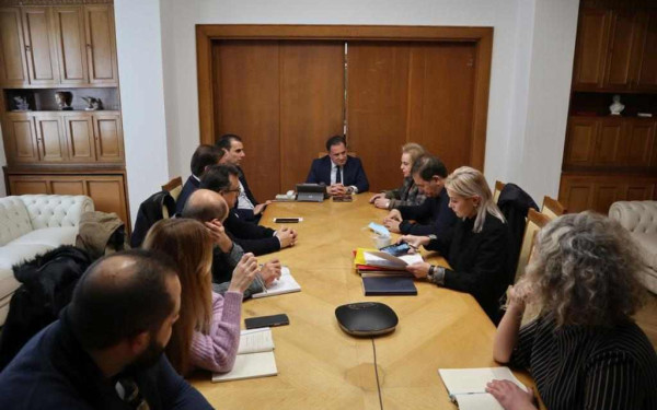 Συνάντηση εργασίας Άδωνι Γεωργιάδη με το προεδρείο της ΕΙΝΑΠ