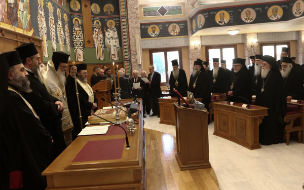 Ιερά Σύνοδος: Επιστολή στους βουλευτές για τα ομόφυλα ζευγάρια - Το νομοσχέδιο καταργεί πατρότητα και μητρότητα