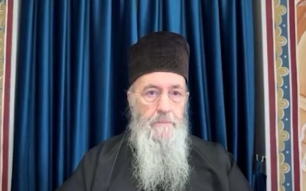 Ναυπάκτου Ιερόθεος: Θα μελετήσουμε το αν θα βαπτίζονται τα παιδιά των ομόφυλων ζευγαριών