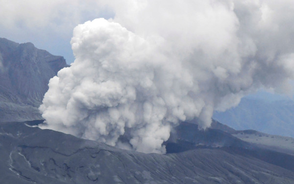 Δίχως τέλος οι «πληγές» στην Ιαπωνία: Ηφαίστειο εξερράγη σε νησί νοτιοδυτικά της χώρας