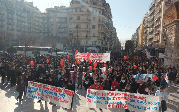 Θεσσαλονίκη: Μελισσοκόμοι και φοιτητές διαδηλώνουν στην πόλη