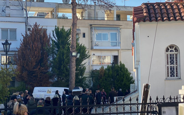 Θεσσαλονίκη: Θλίψη στην κηδεία της 41χρονης Γεωργίας στην Καλαμαριά  - Το συγκινητικό μήνυμα της κόρης της (βίντεο, φωτ.)