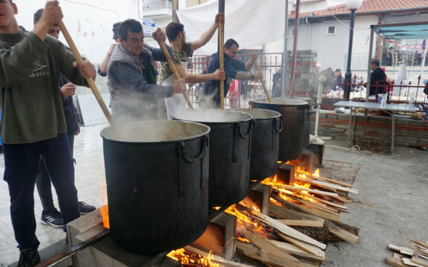 Καλαμπάκι Δράμας: Το έθιμο του κουρμπανιού αναβιώνει ανήμερα του Αγίου Αθανασίου