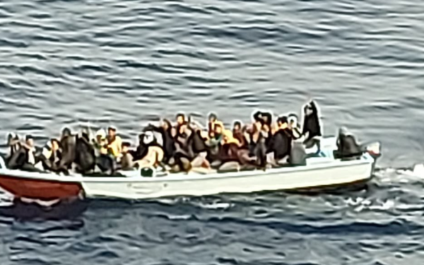 Γαύδος: Τουλάχιστον 74 μετανάστες αποβιβάστηκαν στο λιμάνι του νησιού