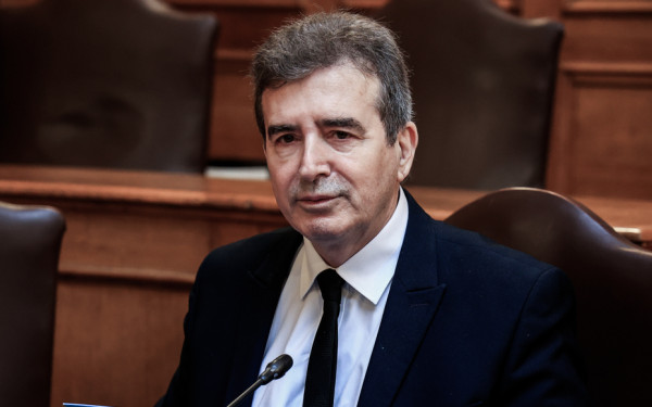 Yπουργείο Προστασίας του Πολίτη: Η απόφαση Χρυσοχοΐδη για την έξοδο και επανείσοδο στην Ελλάδα αλλοδαπών υπηκόων τρίτων χωρών