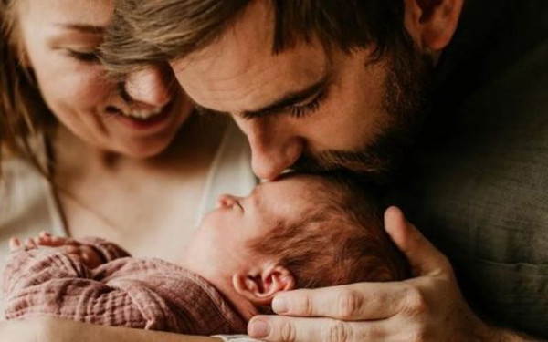 Ανακοινώνονται σήμερα τα μέτρα πρόσθετης στήριξης των νέων γονιών