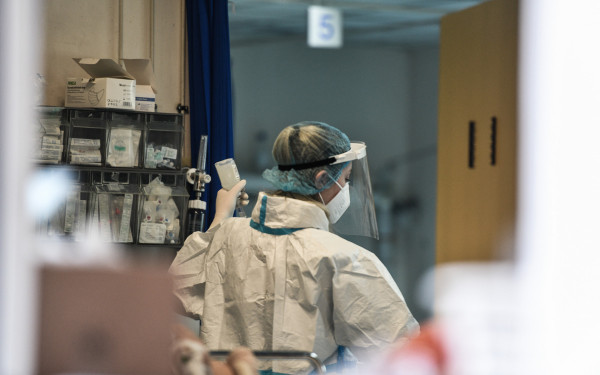 Κορονοϊός, γρίπη και ιώσεις προκαλούν ασφυξία στα νοσοκομεία