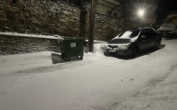Άσπρισε από τα χιόνια η ορεινή Θεσσαλία - Δείτε εικόνες και βίντεο