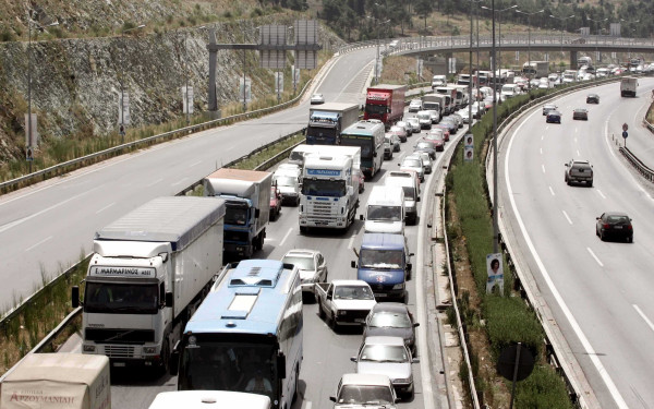 Θεσσαλονίκη: Καραμπόλα 8 οχημάτων στον Περιφερειακό -  Μεγάλο μποτιλιάρισμα στο σημείο