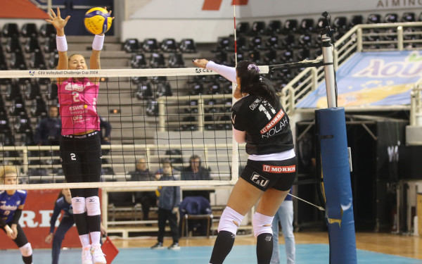 Βόλεϊ: Οι γυναίκες του ΠΑΟΚ έχασαν με 3-0 από τη Βισμπάντεν στην Πυλαία και ψάχνουν ένα θαύμα στη Γερμανία