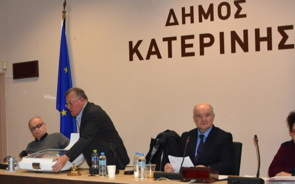 Ι. Ντούμος για λαμπτήρες παλιάς τεχνολογίας: «Δεν θα αφήσουμε να χαθεί ούτε ένα ευρώ για τους δημότες μας»