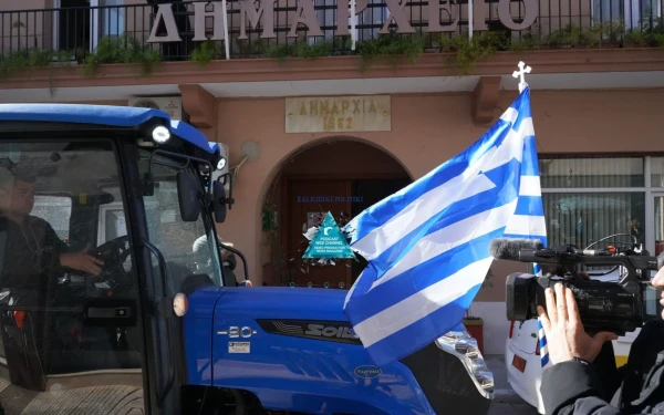 Χαλκιδική: Τα τρακτέρ βγήκαν στους δρόμους των Ν. Μουδανιών (βίντεο, φωτ.)