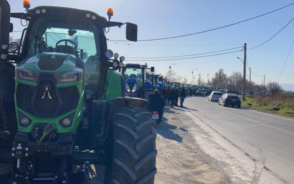 Στους δρόμους με τρακτέρ και οι αγρότες των Γιαννιτσών (βίντεο, φωτ.)