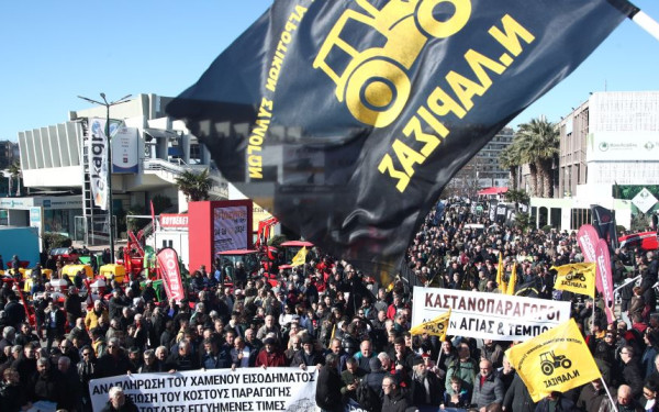 Θεσσαλονίκη: Κρατούν αναμμένες τις μηχανές των τρακτέρ οι αγρότες - Έτοιμοι για νέες κινητοποιήσεις (βίντεο)