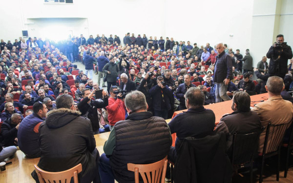 Αγροτικές κινητοποιήσεις: Ταυτόχρονοι αποκλεισμοί εθνικών οδών και τελωνείων και συλλαλητήριο στην Αθήνα