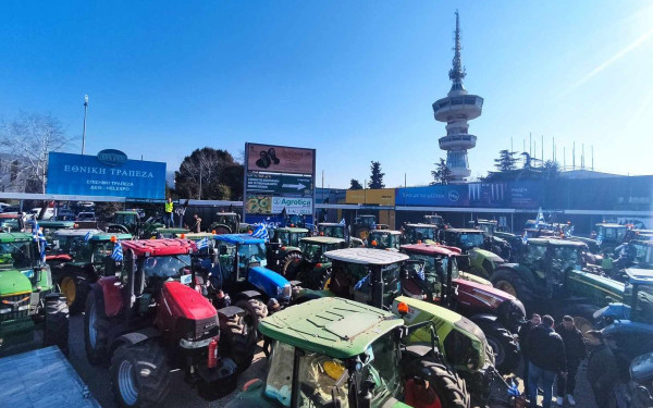 Θεσσαλονίκη: Στη ΔΕΘ οι αγρότες  με τα τρακτέρ τους - Και πριν 25 χρόνια αγωνιζόμασταν για τα ίδια (βίντεο, φωτ.)