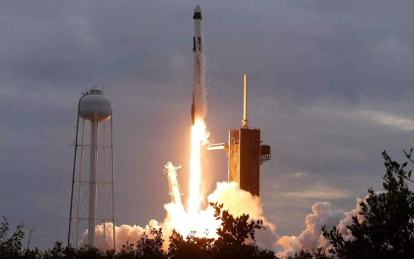 Το Ιράν εκτόξευσε 3 δορυφόρους ταυτόχρονα με τον Simorgh