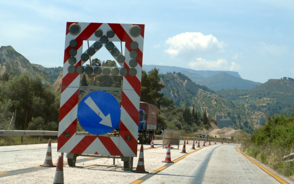 Ασφαλτικές εργασίες βελτίωσης στον κόμβο της ΑΡΤΟΖΑ στην περιοχή της Λητής