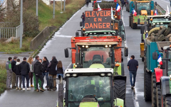 Guardian: Αγρότες σε όλη την Ευρώπη αντιδρούν για την Πράσινη Ανάπτυξη - Η ακροδεξιά εκμεταλλεύεται το κίνημα