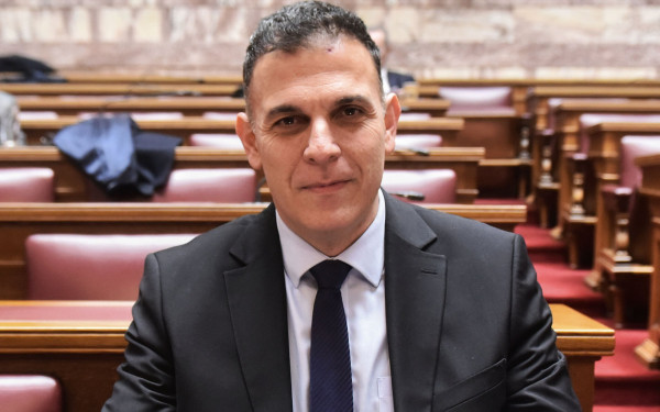 Γ. Καραμέρος: Υπόκλιση Μητσοτάκη στην «Ομάδα Αλήθειας»