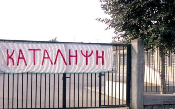 Δεν έχει τέλος η ταλαιπωρία 500 μαθητών του γυμνασίου Λαγκαδά που βρίσκεται υπό κατάρρευση - Αναζητά λύση ο δήμος