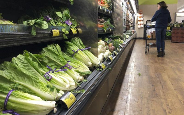 Ακρίβεια: Τρεις φορές πάνω οι τιμές από το χωράφι στο «ράφι» - 240% ακριβότερο το μαρούλι (βίντεο)