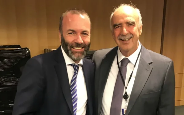 Το Θέατρο του Μητσοτάκη στον Πειραιά, η εκδήλωση του ΕΛΚ στη Θεσσαλονίκη με Βέμπερ και Μεϊμαράκη και οι μνηστήρες για τις ευρωλίστες. Γράφει ο Μποξέρ