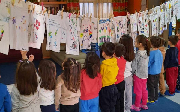 Θεσσαλονίκη: Εκδήλωση νηπιαγωγείων στην πλατεία της Θέρμης