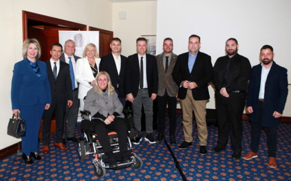 Παρουσία του υφυπουργού Χάρη Θεοχάρη η κοπή της πίτας της Ένωσης Ξενοδοχείων Χαλκιδικής