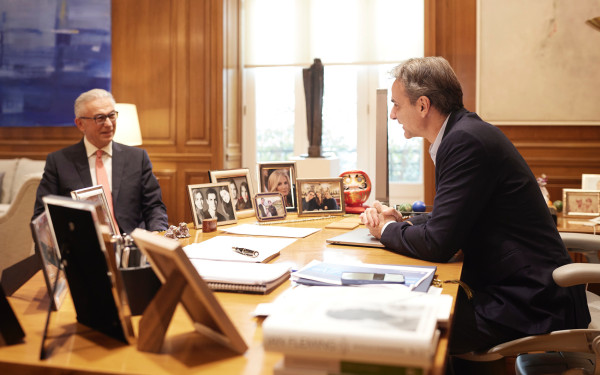 Τα νεύρα του Ανδρουλάκη, η πληθωρική Μόνικα του Κασσελάκη, το ραντεβού του Ρουσόπουλου στο Μαξίμου και το νέο δείπνο του Καραμανλή στο Λαγκαδά.  Γράφει ο Μποξέρ