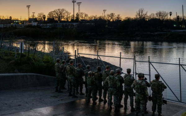 ΗΠΑ: Χιλιάδες επιπλέον στρατιώτες διατάχθηκαν να αναπτυχθούν στα σύνορα με το Μεξικό