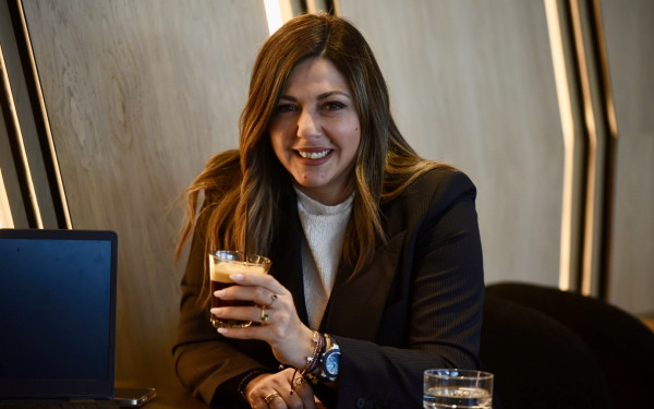 Πρωινός καφές με τη Σοφία Ζαχαράκη (βίντεο)