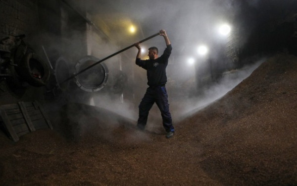 Tο τελευταίο οικολογικό πυρηνελαιουργείο της Λέσβου, ηλικίας 130 ετών (βίντεο)