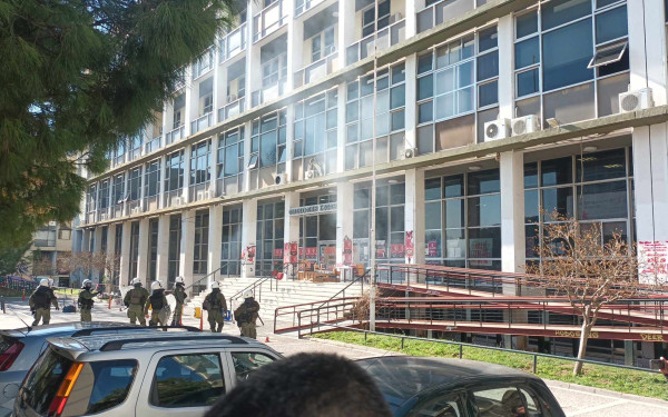Θεσσαλονίκη:  Εξομαλύνθηκε η κατάσταση στο ΑΠΘ - Αποχώρησαν τα ΜΑΤ (βίντεο, φωτ.)