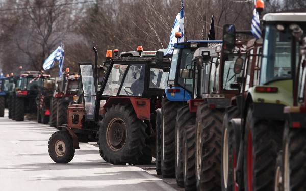 Αγρότες: Σήμερα αποφασίζουν για τις επόμενες κινήσεις τους - «Ζεσταίνουν» τα τρακτέρ για την Αθήνα (βίντεο)