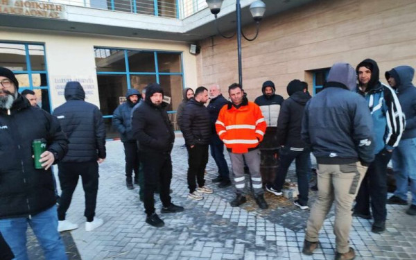 Δυτ. Μακεδονία: Αγρότες απέκλεισαν το Τελωνείο Καστοριάς και το κτίριο της Περιφέρειας στην Κοζάνη (φωτ.)