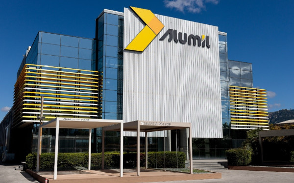 Alumil: Σπάει τα κοντέρ στοχεύοντας σε τζίρο 500 εκατ. έως το τέλος του 2025 - Τρέχει επενδύσεις 17 εκατ.