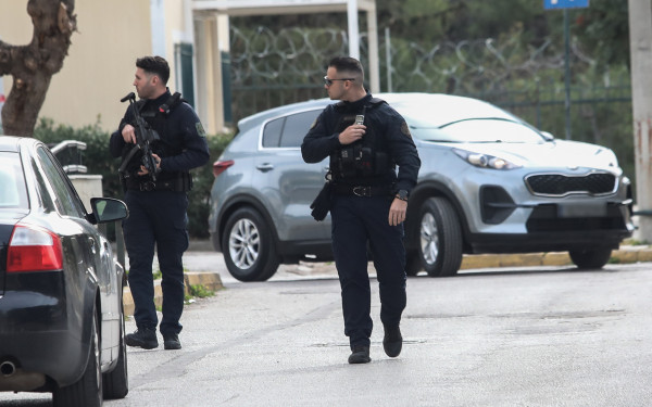 Αθήνα: Οκτώ συλληφθέντες για την έκρηξη στα Πετράλωνα - Πιθανή εμπλοκή των δραστών με το δέμα-βόμβα στα Δικαστήρια Θεσσαλονίκης