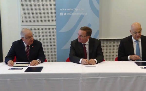 ΝΑΤΟ - Ελληνοτουρκικά: Δηλώσεις του Τούρκου υπουργού Άμυνας για την υπογραφή με τον Νίκο Δένδια της ESSI