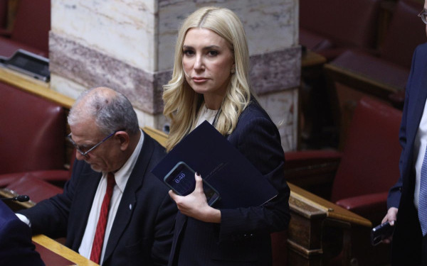 «Όχι» στον γάμο των ομόφυλων και από τη βουλευτή της ΝΔ, Φωτεινή Αραμπατζή