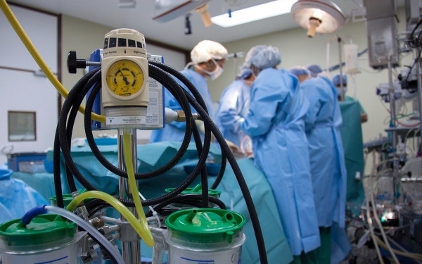 Απογευματινά χειρουργεία και «κολλημένες» λίστες ασθενών στα νοσοκομεία