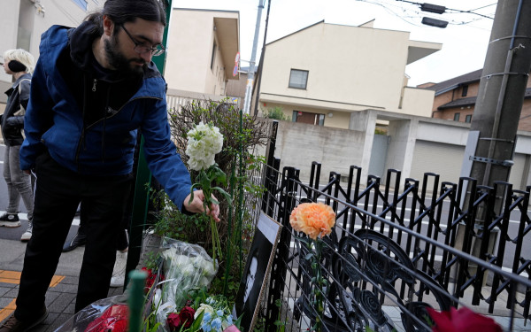 Οι γονείς του Ναβάλνι ευχαριστούν τον κόσμο που του αποτίει φόρο τιμής